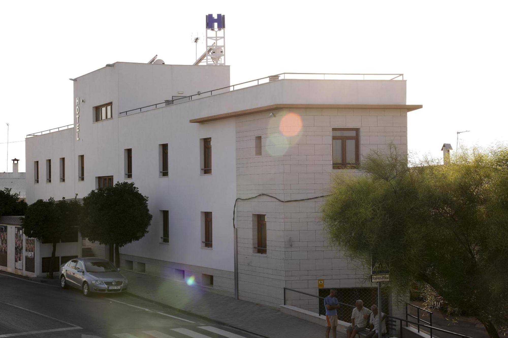 Hotel Albanta La Lantejuela Exterior photo