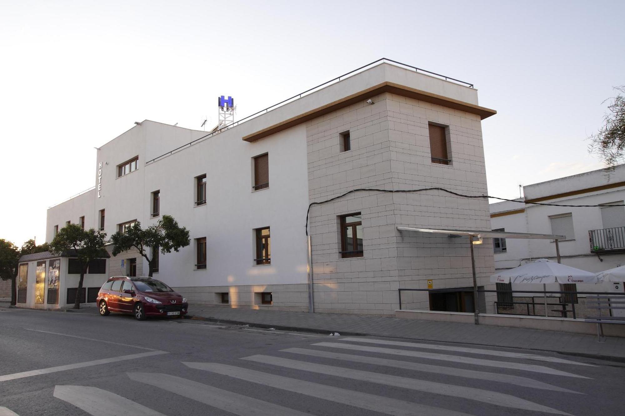 Hotel Albanta La Lantejuela Exterior photo